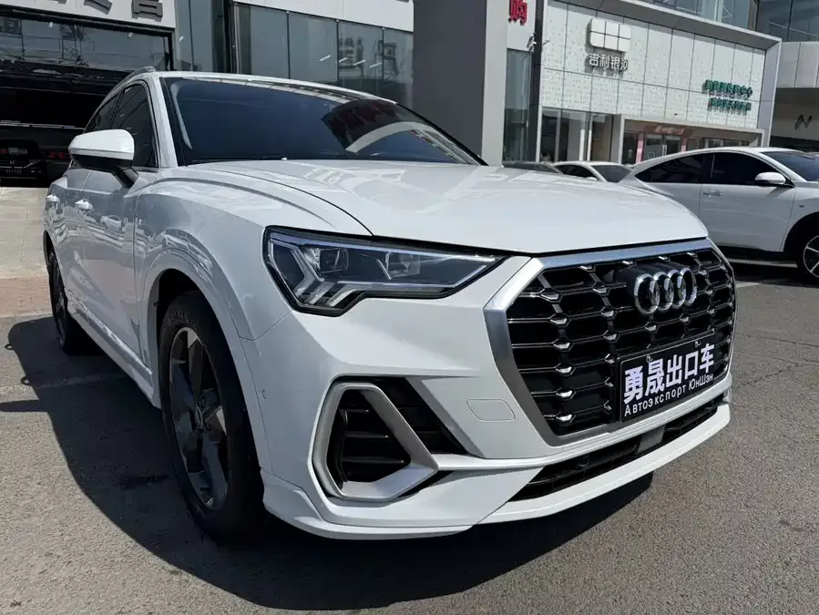 Audi Q3 2022 35 TFSI Fashionable and Dynamic 2022 — миниатюра 3