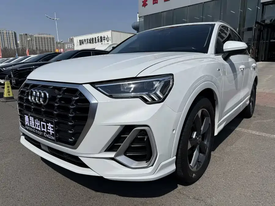 Audi Q3 2022 35 TFSI Fashionable and Dynamic 2022 — фото 1, купить с доставкой в Москву