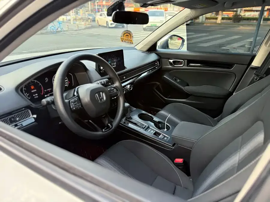 Honda Civic 2023 Civic HATCHBACK 240TURBO CVT Extreme Edition 2023 — миниатюра 5