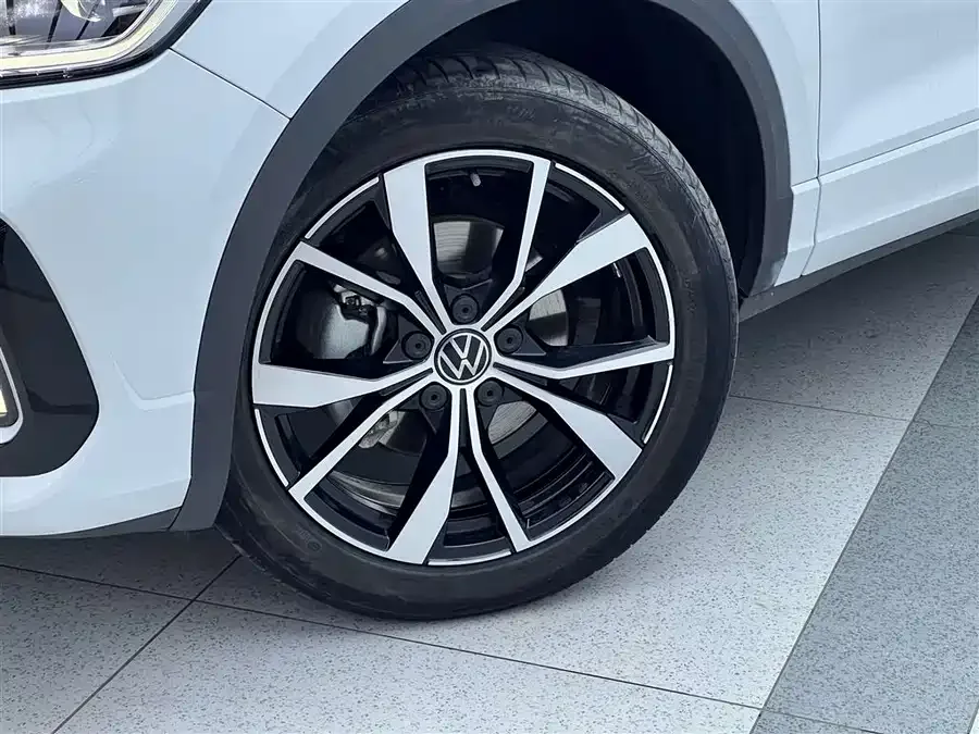 Volkswagen T-ROC T-ROC 2024 300TSI DSG 2WD Chenguang Edition 2025 — миниатюра 4