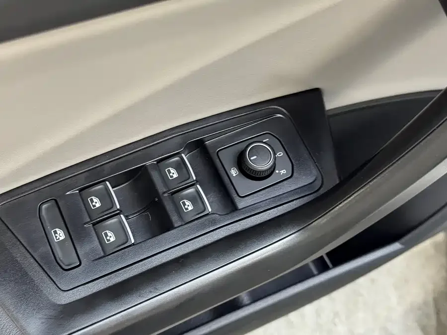 Volkswagen T-ROC T-ROC 2023 280TSI DSG 2WD Time Edition 2023 — миниатюра 5