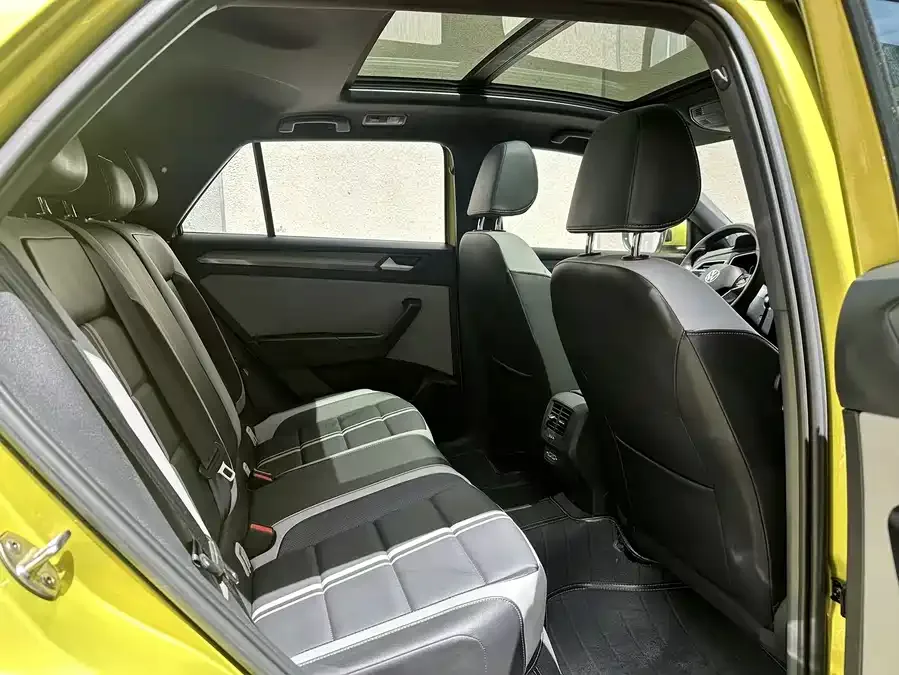 Volkswagen T-ROC T-ROC 2023 300TSI DSG 2WD Starlight Edition 2023 — миниатюра 3