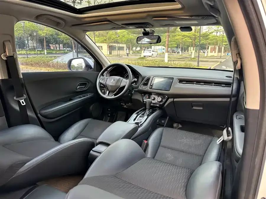 Honda Vezel 2022 VIZI 1.5L CVT Phantom Night Pioneer Edition 2022 — миниатюра 3