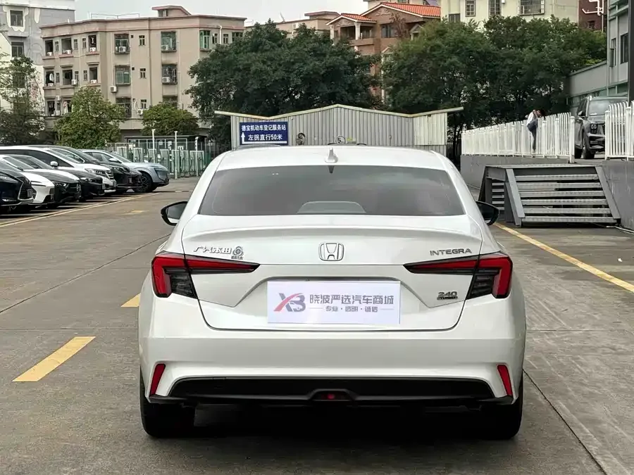 Honda Integra Stylish 2022 240TURBO Manual Exclusive Edition 2022 — миниатюра 2