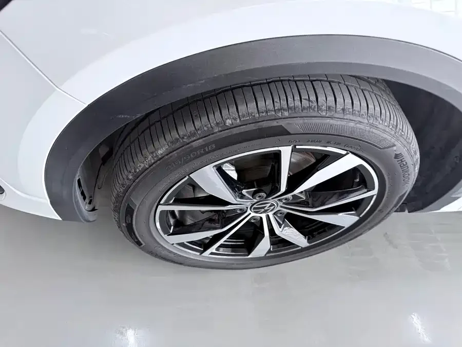 Volkswagen T-ROC T-ROC 2023 300TSI DSG 2WD Chenguang Edition 2023 — миниатюра 2
