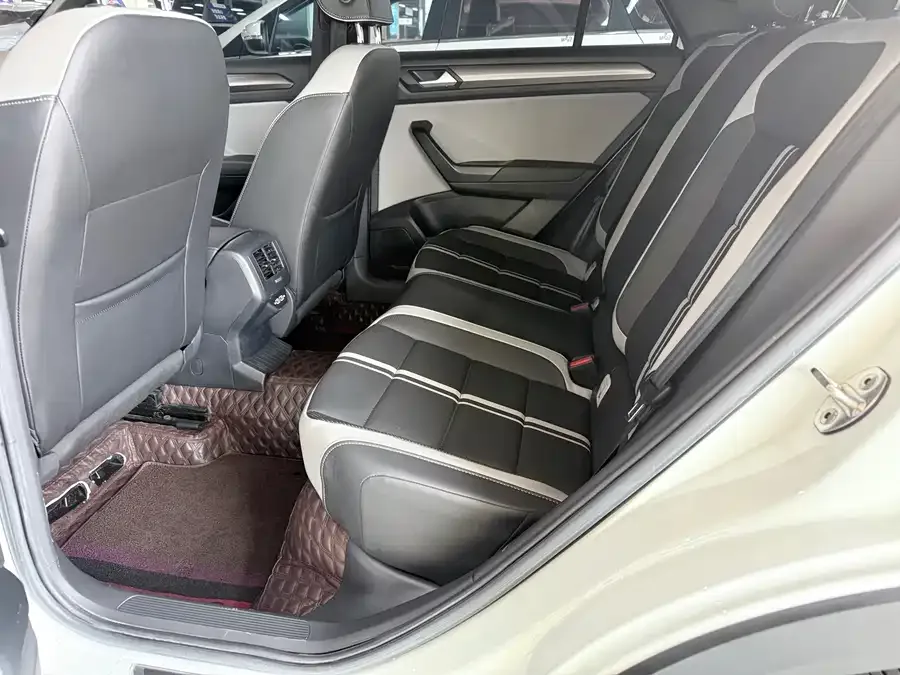 Volkswagen T-ROC T-ROC 2023 300TSI DSG 2WD Chenguang Edition 2023 — миниатюра 5