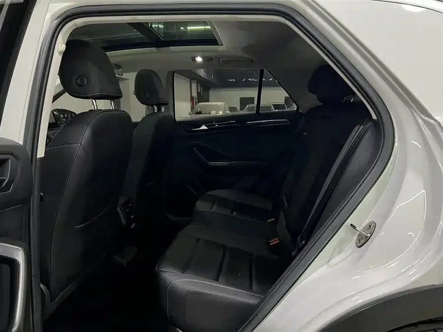 Volkswagen T-ROC T-ROC 2022 280TSI DSG 2WD Comfort PLUS 2023 — миниатюра 5