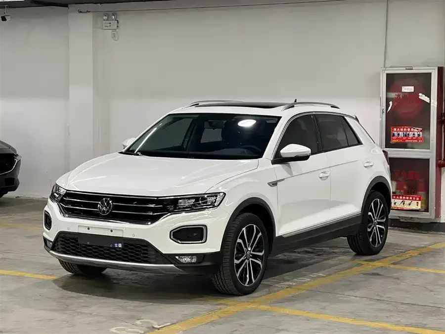 Volkswagen T-ROC T-ROC 2022 280TSI DSG 2WD Comfort PLUS 2022 — фото 1, купить с доставкой в Москву