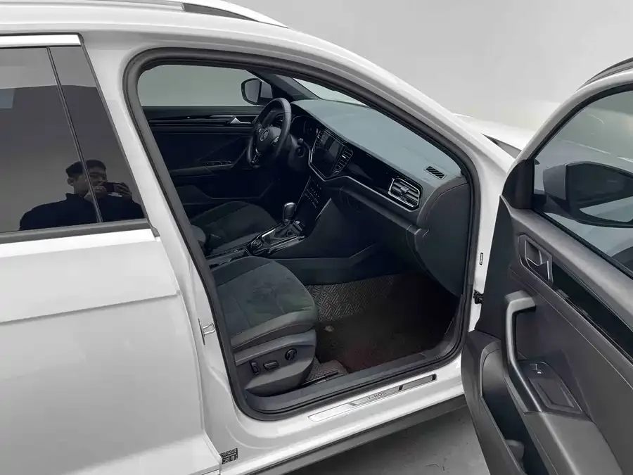 Volkswagen T-ROC T-ROC 2021 facelift 280TSI DSG four-wheel drive luxury intelligent version 2022 — миниатюра 4