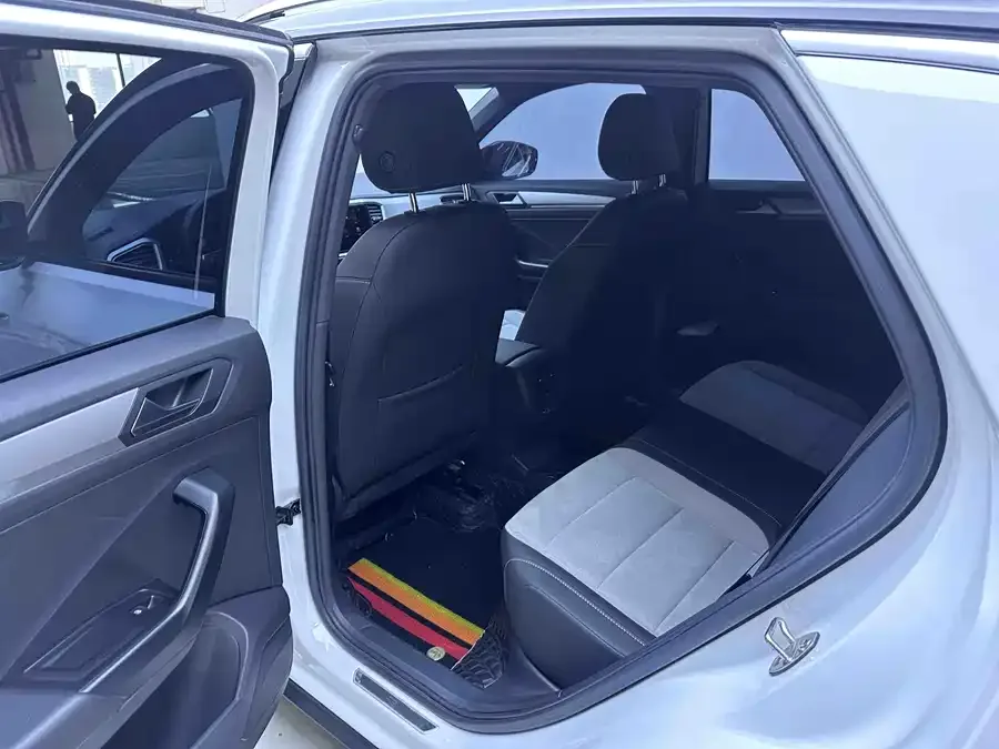 Volkswagen T-ROC T-ROC 2022 280TSI DSG 2WD R-Line Pro PLUS 2022 — миниатюра 4