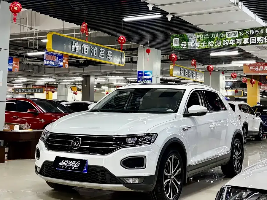 Volkswagen T-ROC T-ROC 2022 280TSI DSG 2WD Comfort PLUS 2022 — фото 1, купить с доставкой в Москву