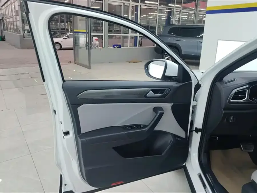 Volkswagen T-ROC T-ROC 2024 300TSI DSG 2WD Chenguang Edition 2024 — миниатюра 4