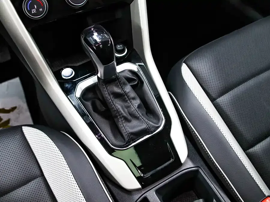 Volkswagen T-ROC T-ROC 2023 280TSI DSG 2WD Time Edition 2024 — миниатюра 5