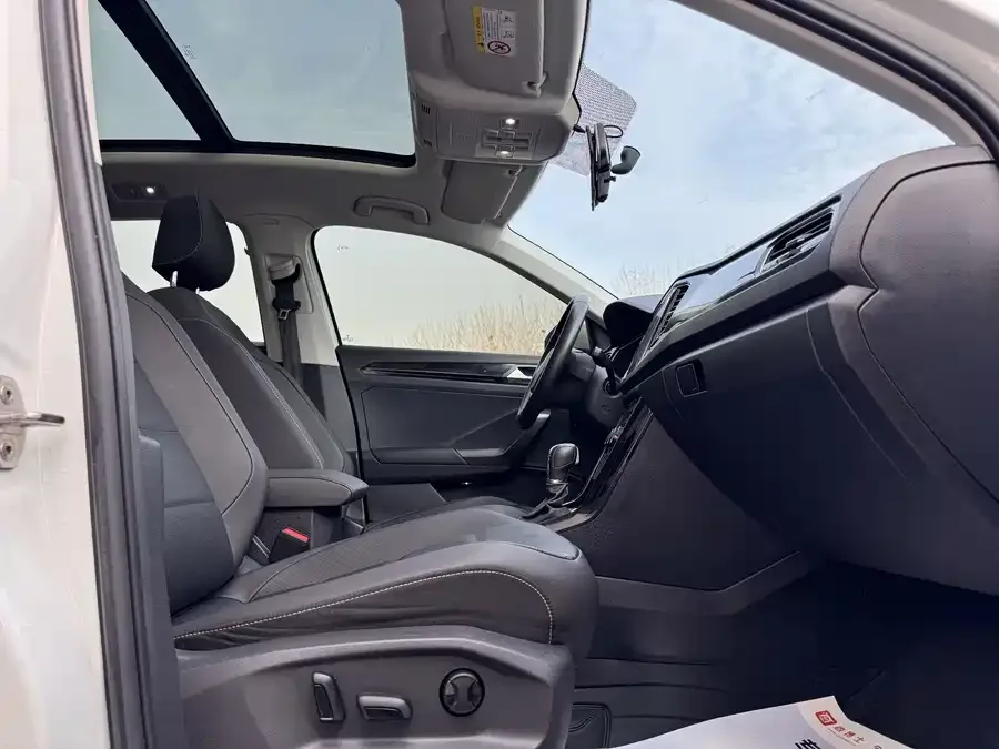 Volkswagen T-ROC T-ROC 2022 280TSI DSG 2WD Comfort PLUS 2023 — миниатюра 2