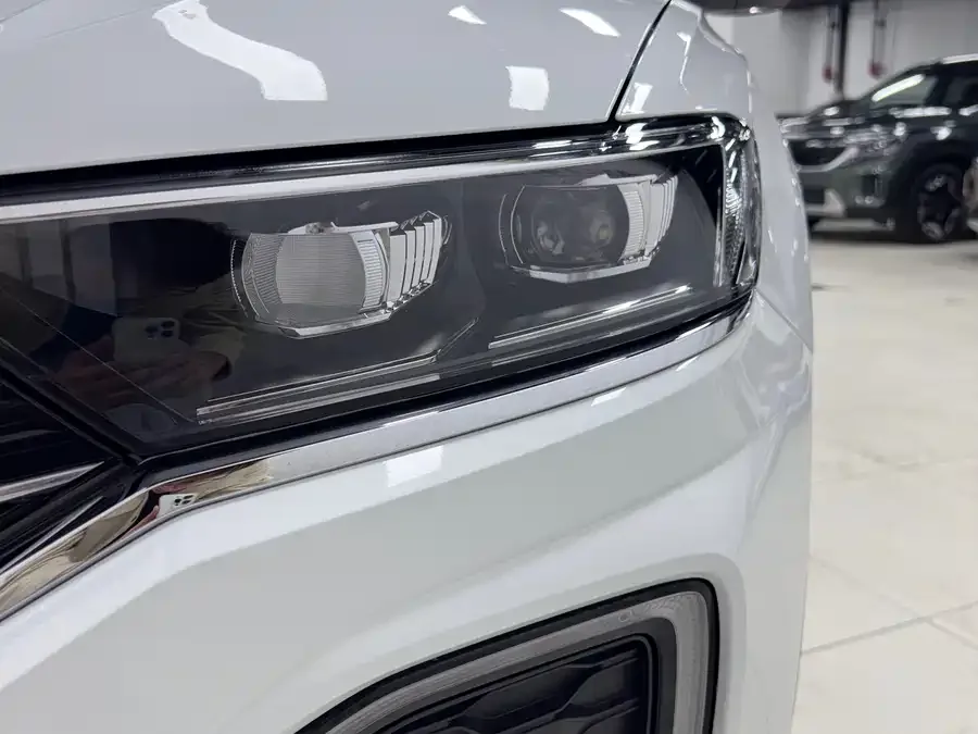 Volkswagen T-ROC T-ROC 2021 280TSI DSG four-wheel drive luxury smart connected version 2022 — миниатюра 4