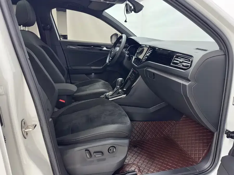Volkswagen T-ROC T-ROC 2021 280TSI DSG four-wheel drive luxury smart connected version 2022 — миниатюра 5