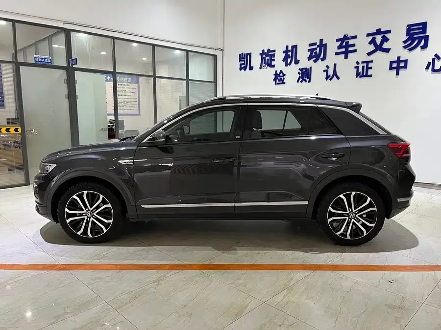 Volkswagen T-ROC T-ROC 2021 280TSI DSG two-wheel drive comfortable and connected 30th anniversary commemorative edition 2022 — миниатюра 4