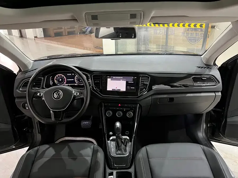 Volkswagen T-ROC T-ROC 2021 280TSI DSG two-wheel drive comfortable and connected 30th anniversary commemorative edition 2022 — миниатюра 5