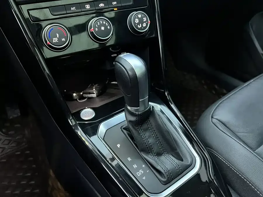 Volkswagen T-ROC T-ROC 2021 280TSI DSG 2WD Comfort Smart Edition 2022 — миниатюра 5
