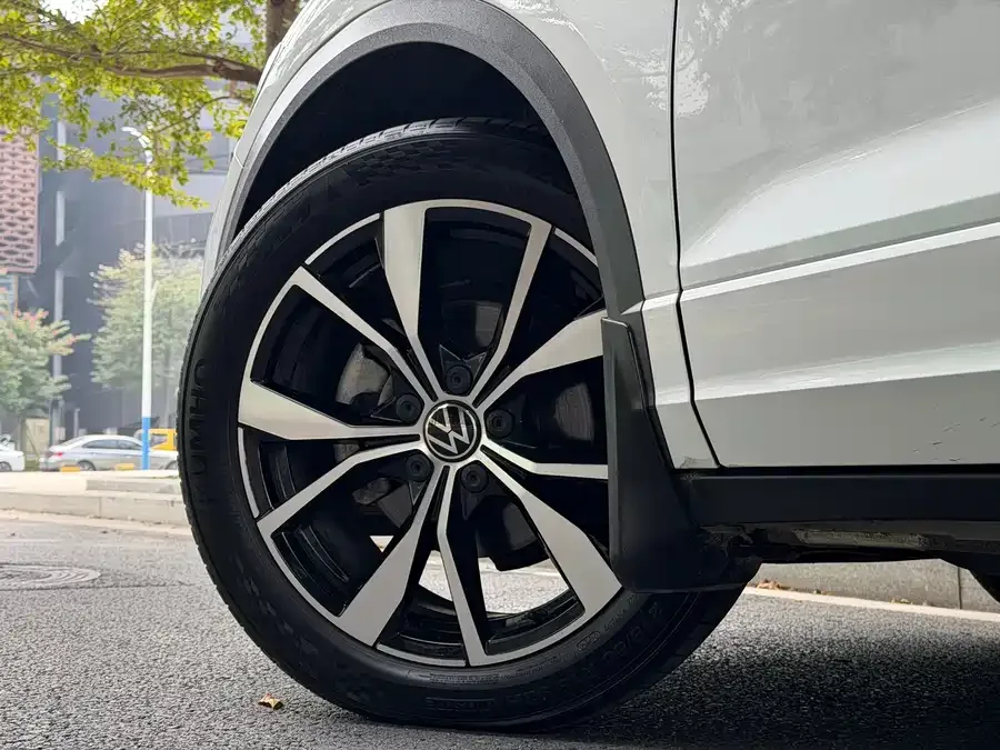 Volkswagen T-ROC T-ROC 2024 300TSI DSG 2WD Chenguang Edition 2024 — миниатюра 2