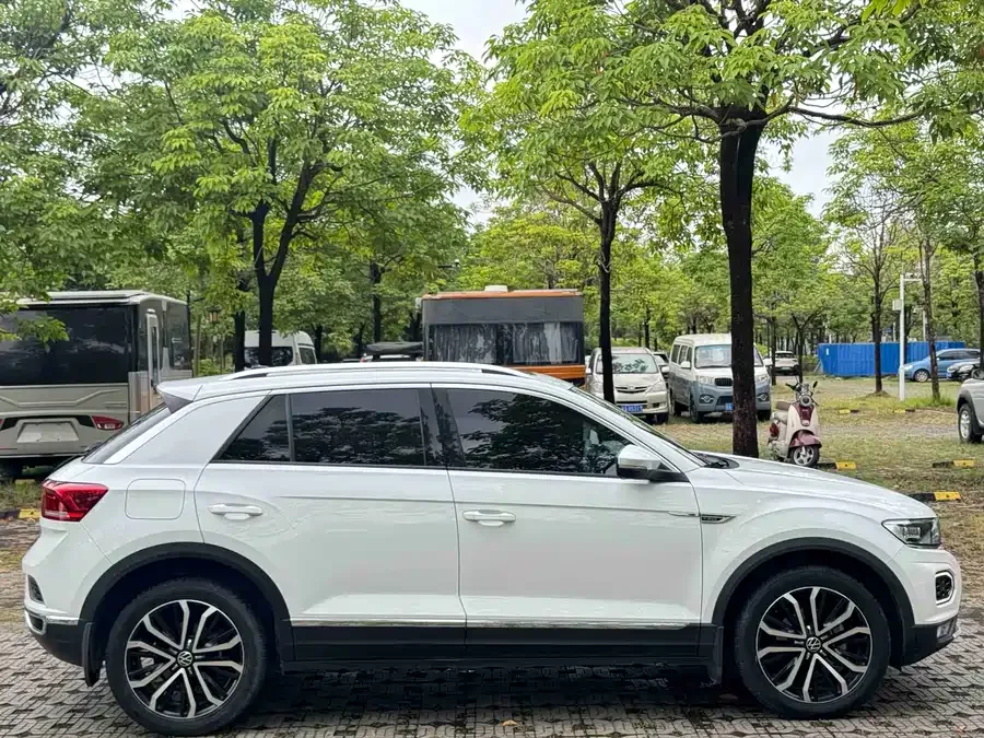 Volkswagen T-ROC T-ROC 2021 280TSI DSG four-wheel drive luxury smart connected version 2022 — миниатюра 4