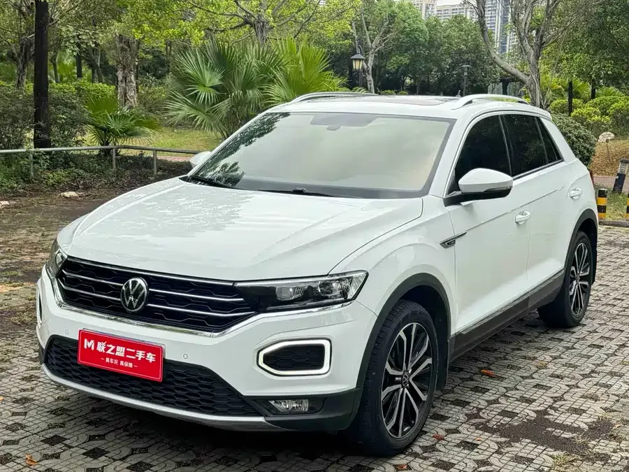 Volkswagen T-ROC T-ROC 2021 280TSI DSG four-wheel drive luxury smart connected version 2022 — фото 1, купить с доставкой в Москву