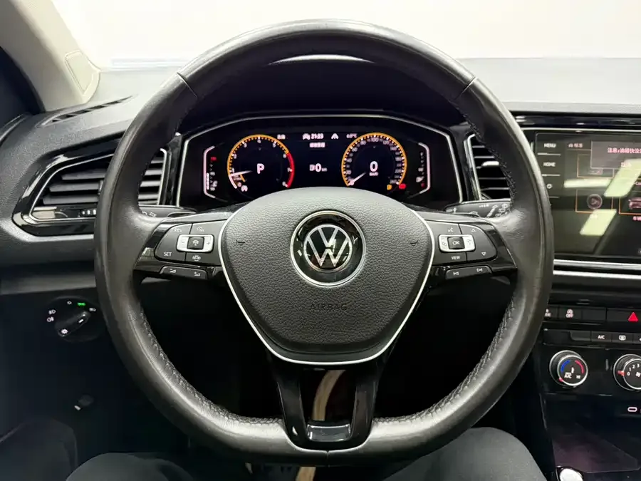 Volkswagen T-ROC T-ROC 2021 280TSI DSG two-wheel drive comfortable and connected 30th anniversary commemorative edition 2022 — миниатюра 4