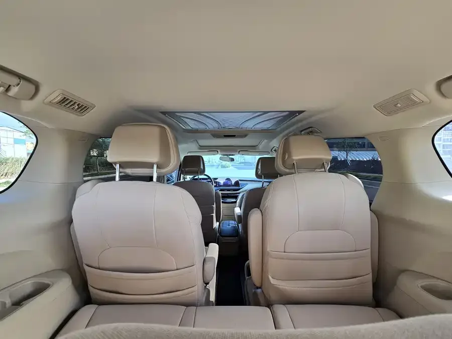 Buick GL8 New Energy Buick GL8 PHEV 2025 Land Cruiser First Edition 2025 — миниатюра 2