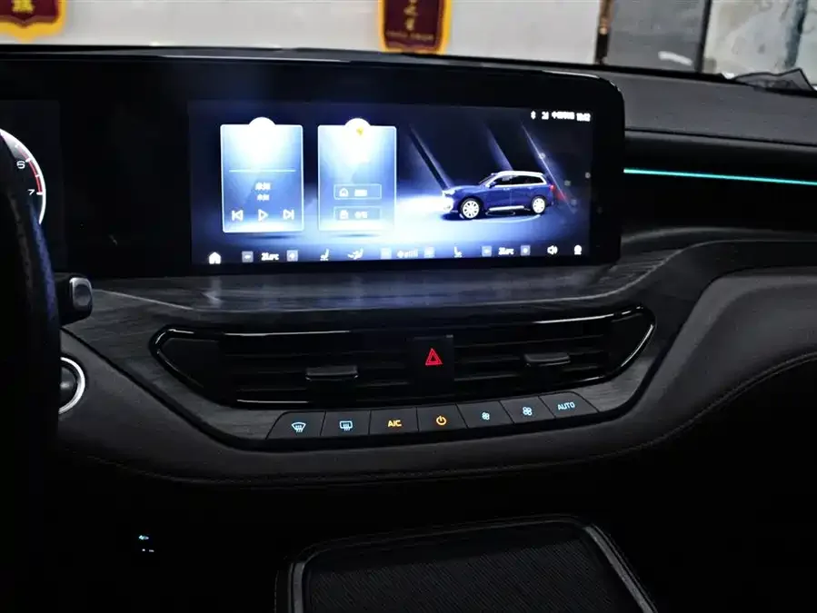Ford Lingyu Lingyu 2023 EcoBoost 225 Premium Plus 7 Seats (2/2/3) 2023 — миниатюра 4