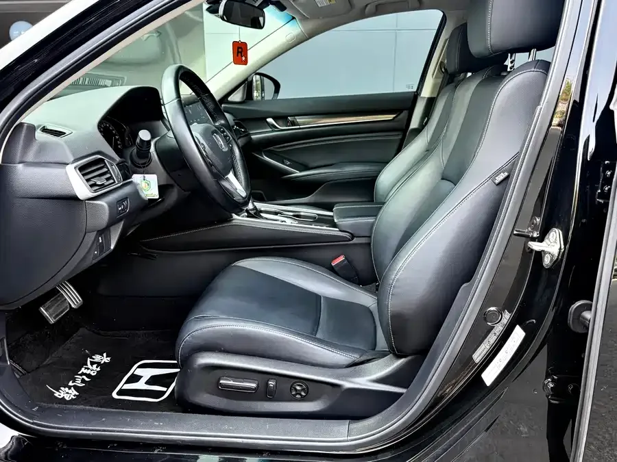 Honda Accord 2022 Accord 260TURBO Fantasy NightFlagship Edition 2022 — миниатюра 2