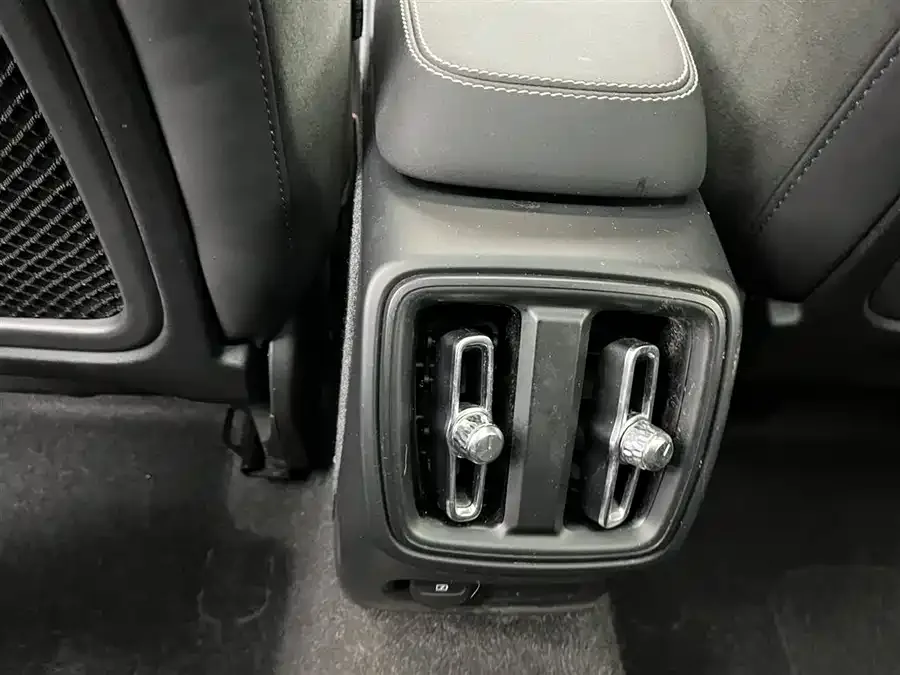 Volvo C40 2024 Long Range PRO 2024 — миниатюра 2