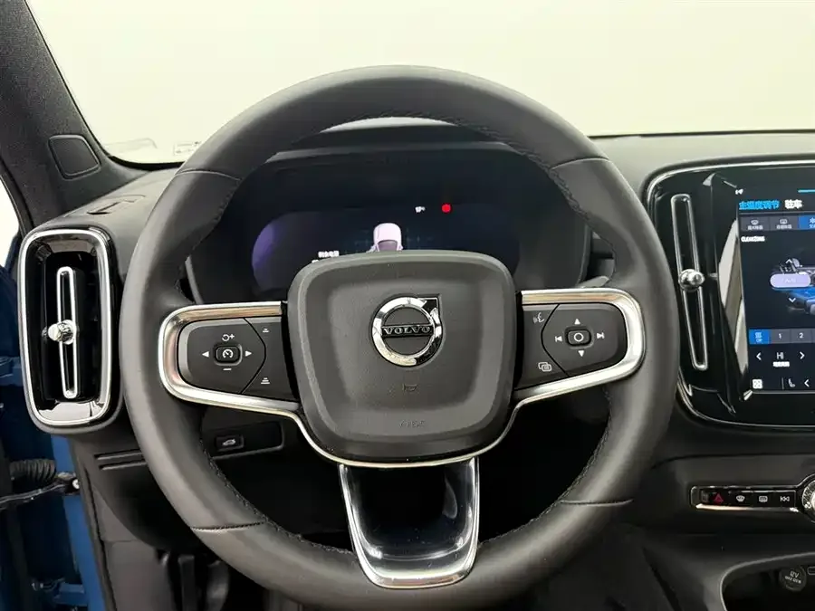 Volvo C40 2023 Long Range Edition 2023 — миниатюра 4