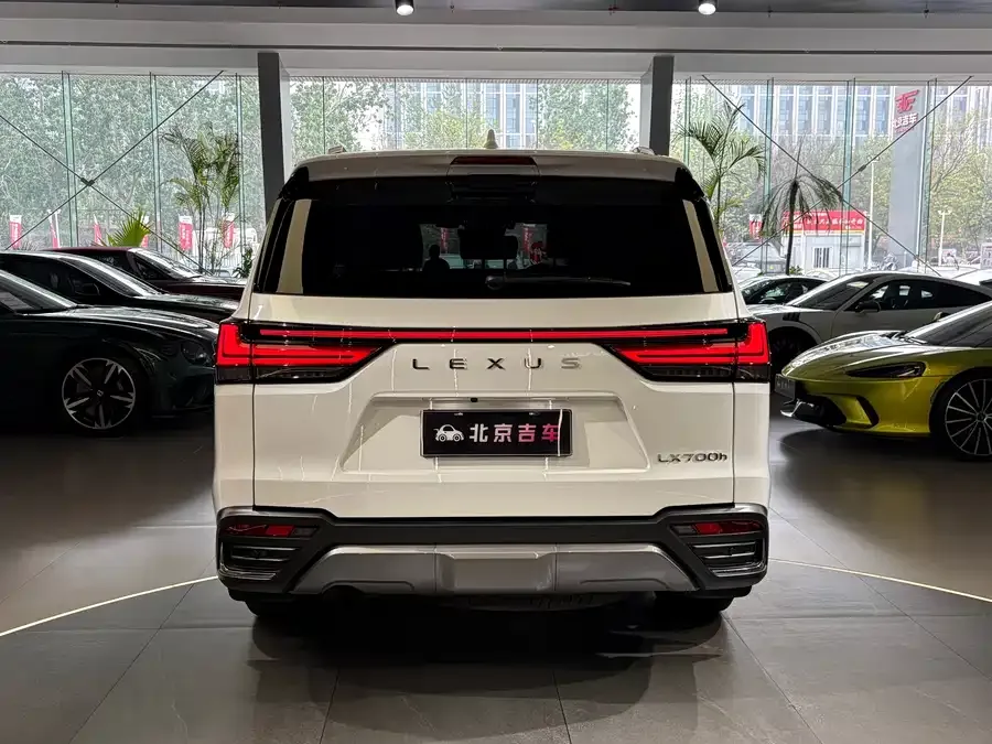 Lexus LX 2025 700h Territory Edition 2025 — миниатюра 2