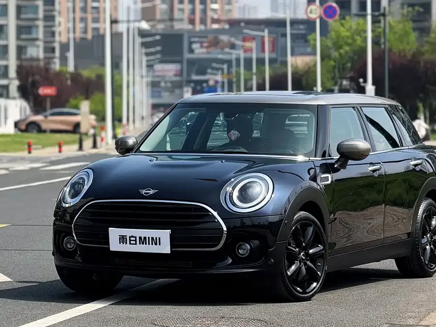 MINI CLUBMAN MINI CLUBMAN 2022 1.5T COOPER Connoisseur 2022 — фото 1, купить с доставкой в Москву