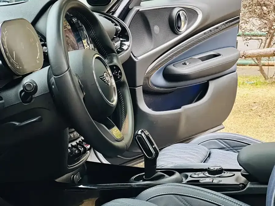 MINI CLUBMAN MINI CLUBMAN 2023 facelift 1.5T COOPER Connoisseur 2023 — миниатюра 5