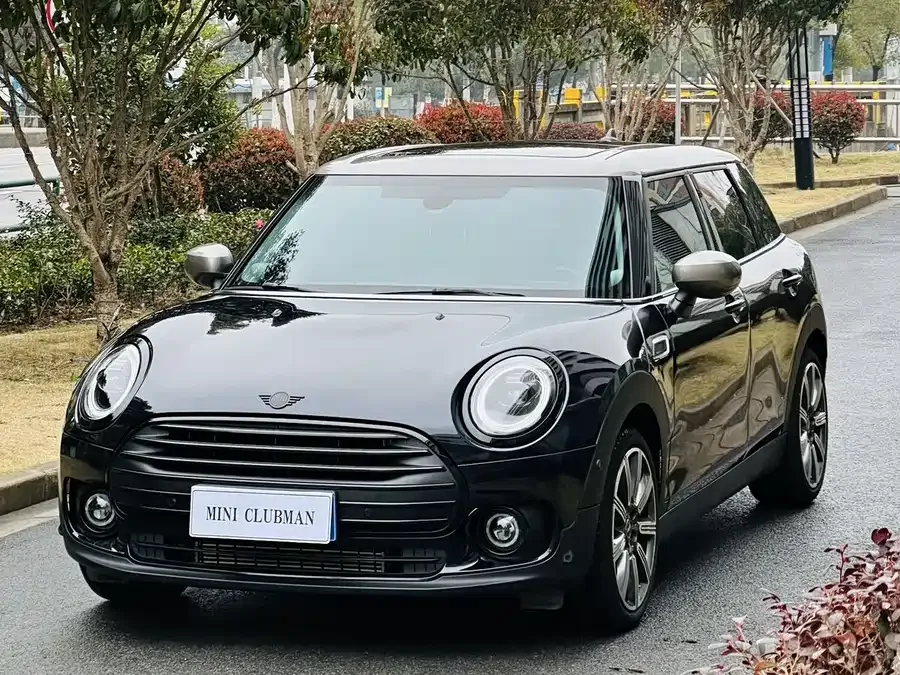 MINI CLUBMAN MINI CLUBMAN 2023 facelift 1.5T COOPER Connoisseur 2023 — фото 1, купить с доставкой в Москву