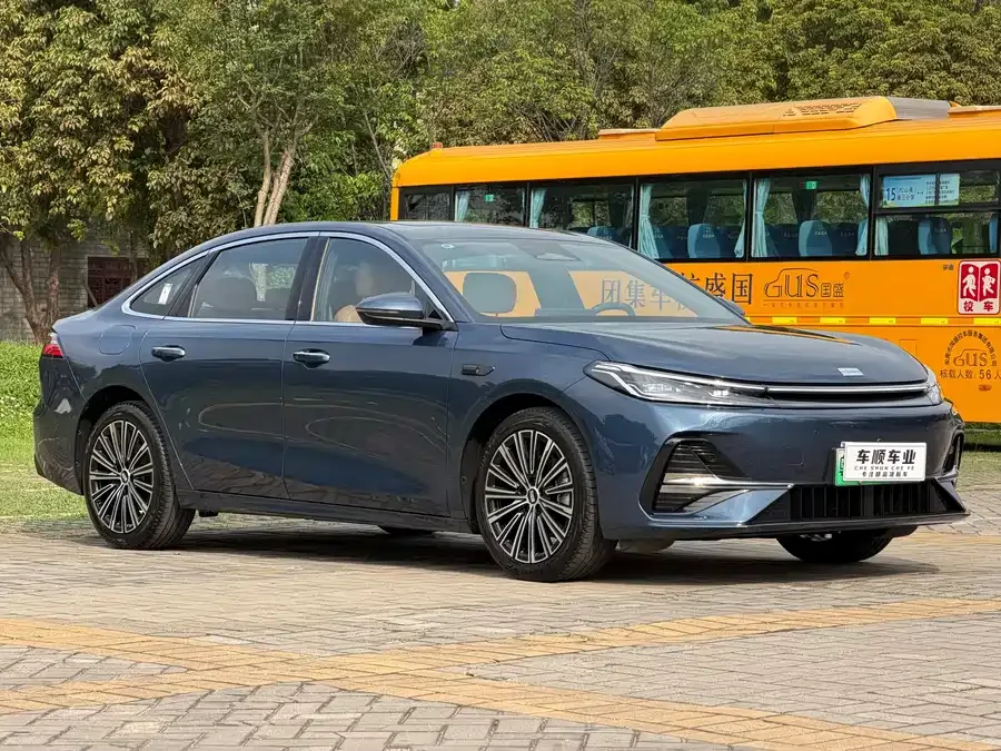 Geely Galaxy A7 Galaxy A7 2025 EM-i 150km Starship Edition 2025 — миниатюра 3