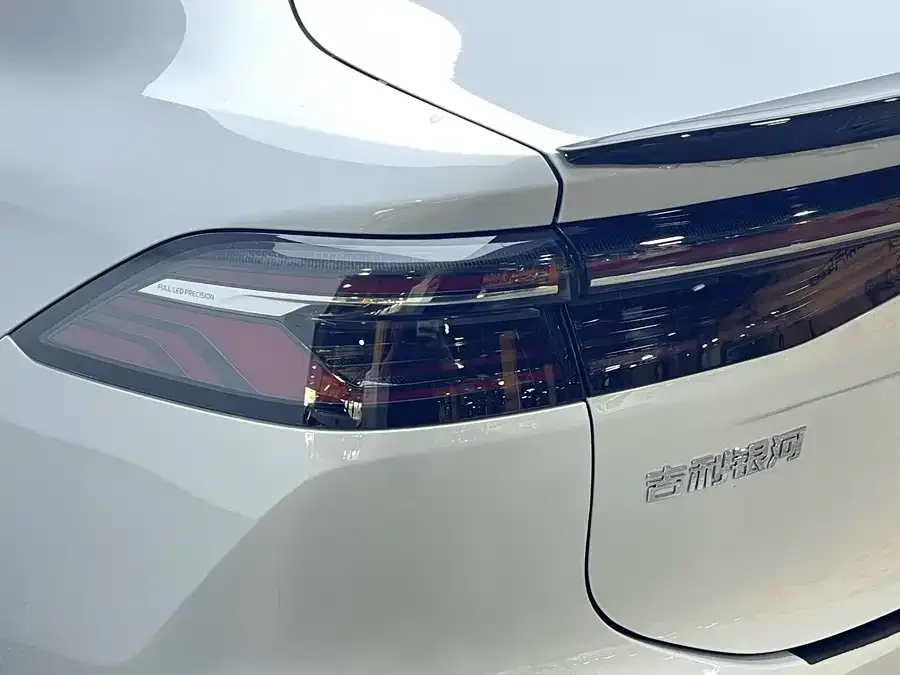 Geely Galaxy A7 Galaxy A7 2025 EM-i 150km Explorer+ Edition 2025 — миниатюра 5