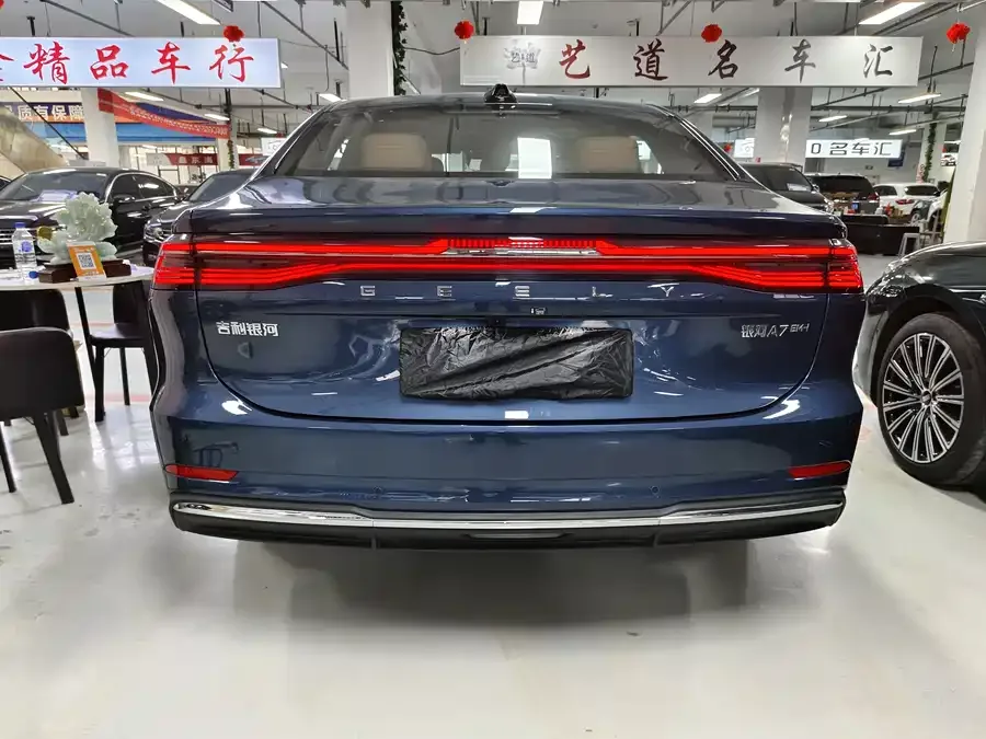 Geely Galaxy A7 Galaxy A7 2025 EM-i 150km Starship Edition 2025 — миниатюра 2