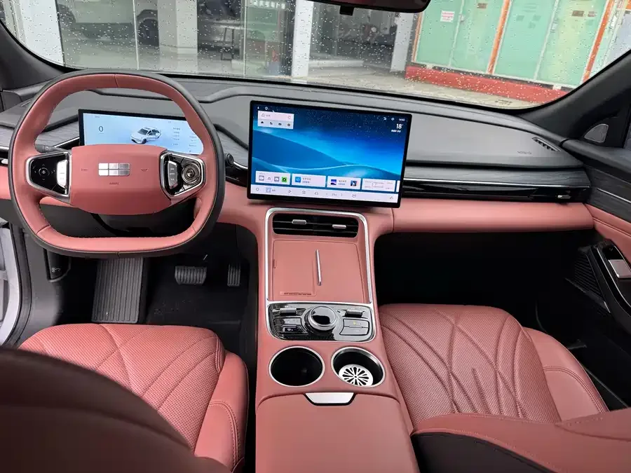 Geely Galaxy L6 Galaxy L6 2025 EM-i 140km Starship Edition 2025 — миниатюра 3