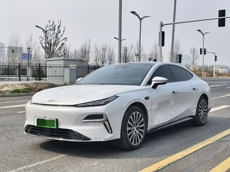 Geely Galaxy Star 8 Galaxy Star 8 2025 130km EM-i Premium Edition 2025 — фото 1, купить с доставкой в Москву