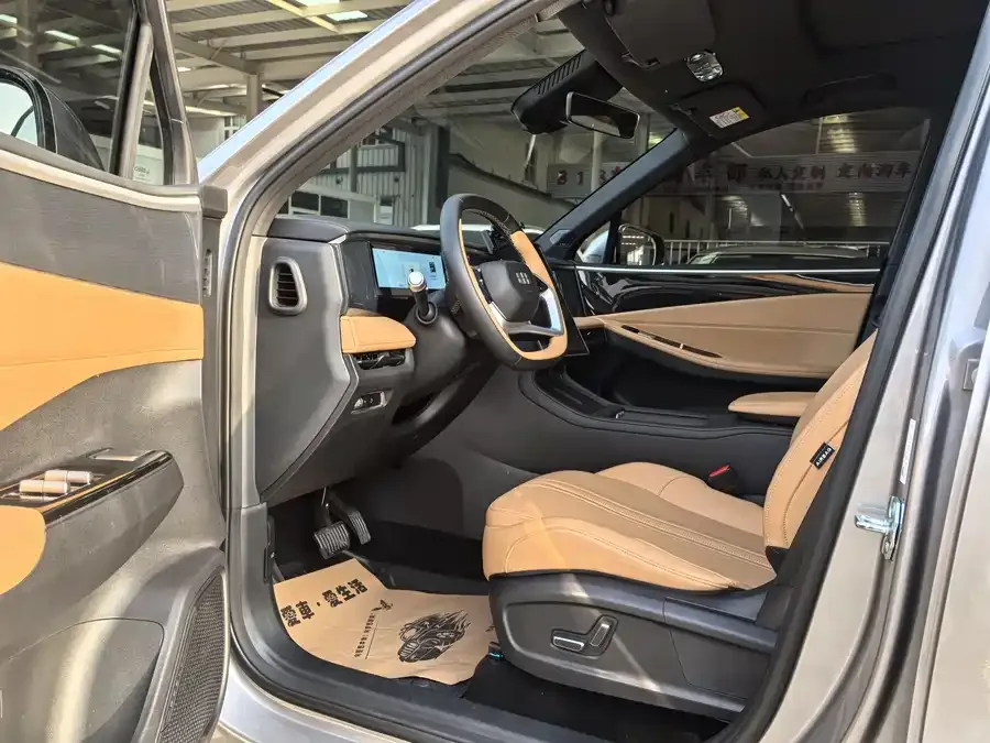 Geely Galaxy L7 Galaxy L7 2024 1.5T 115km PLUS Longteng Edition 2025 — миниатюра 2