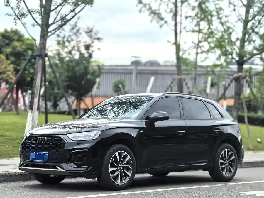 Audi Q5L 2025 40 TFSI Fashion Dynamic Edition 2024 — фото 1, купить с доставкой в Москву