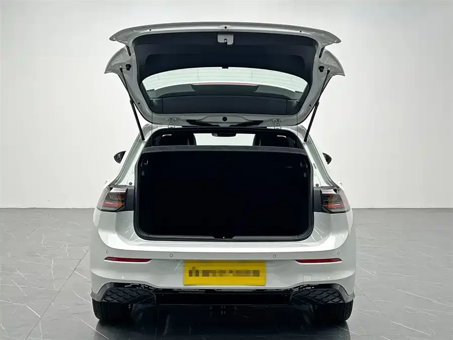 Volkswagen golf Golf 2025 300TSI R-Line 2025 — миниатюра 5