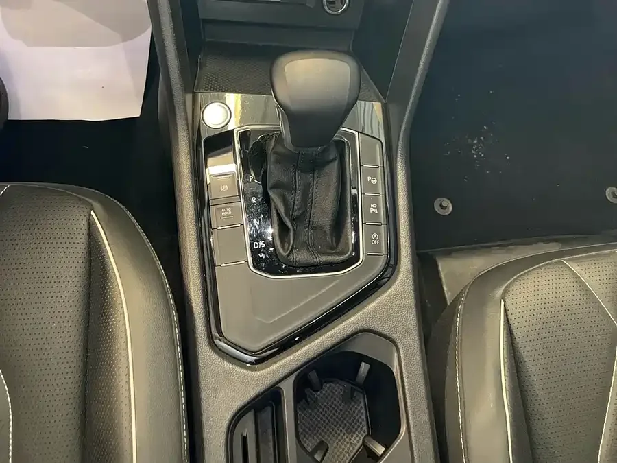 Volkswagen Tiguan L Tiguan L 2022 330TSI Automatic 2WD R-Line Enjoy Edition 2022 — миниатюра 5