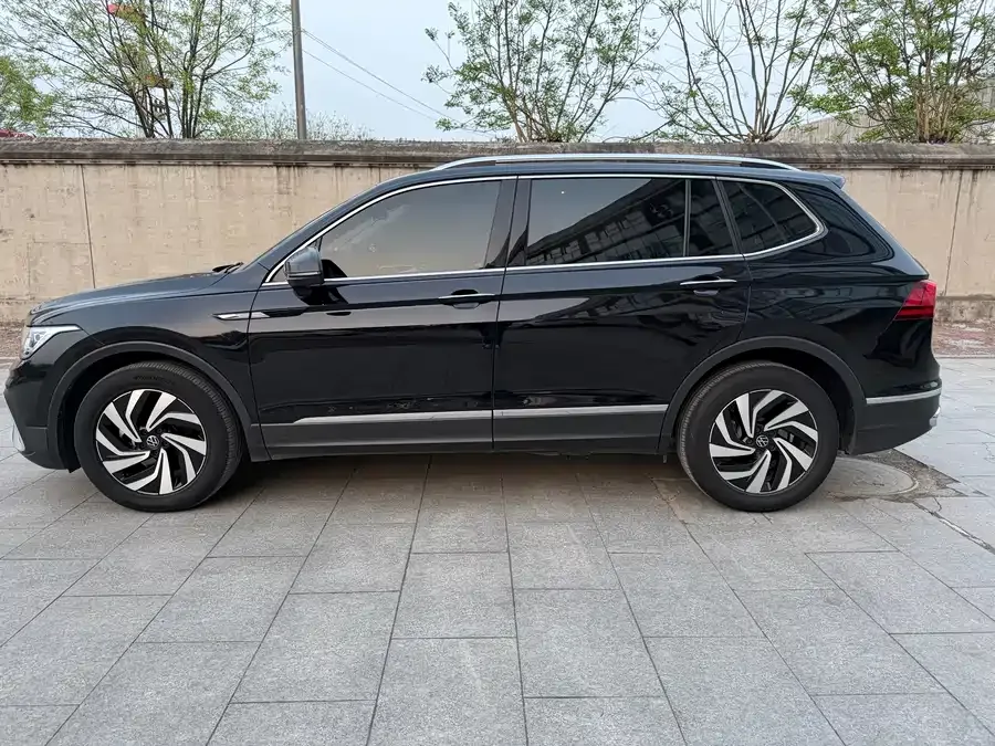 Volkswagen Tiguan L Tiguan L 2023 330TSI Automatic 2WD Smart Edition 2023 — миниатюра 3