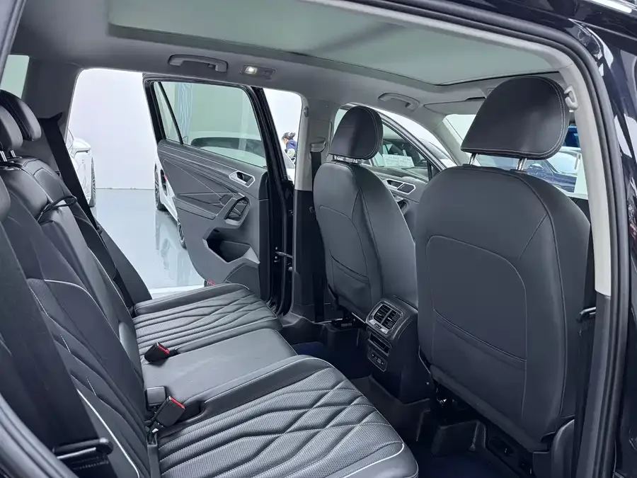 Volkswagen Tiguan L Tiguan L 2023 330TSI Automatic 2WD R-Line Enjoy Edition 2023 — миниатюра 5