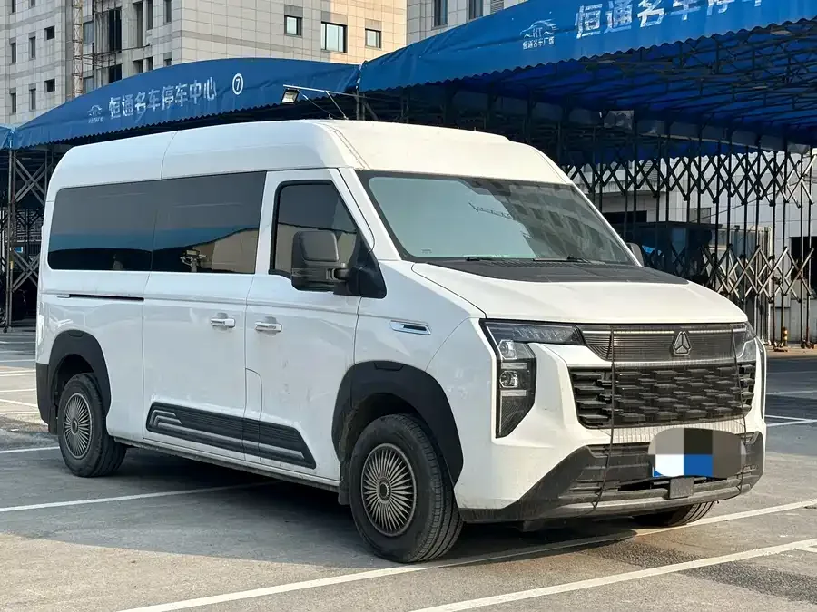 China National Heavy Duty Truck Secondhand Pioneer Official V Pioneer Official V: 2025 Multi-functional PRO Edition 2.0T Automatic Mid-wheelbase Mid-roof 2025 — миниатюра 3