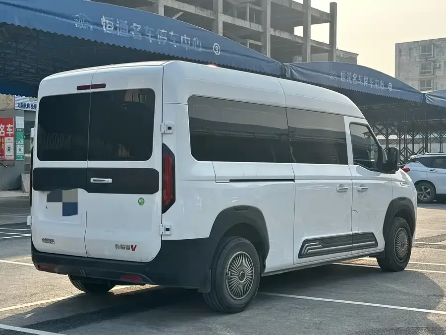 China National Heavy Duty Truck Secondhand Pioneer Official V Pioneer Official V: 2025 Multi-functional PRO Edition 2.0T Automatic Mid-wheelbase Mid-roof 2025 — миниатюра 4