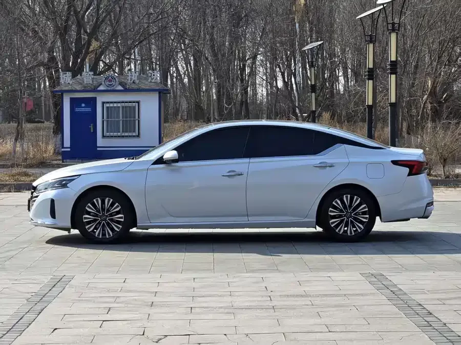 Nissan Altima 2022 Teana 2.0L XL-TLS Enjoy Edition 2023 — миниатюра 3